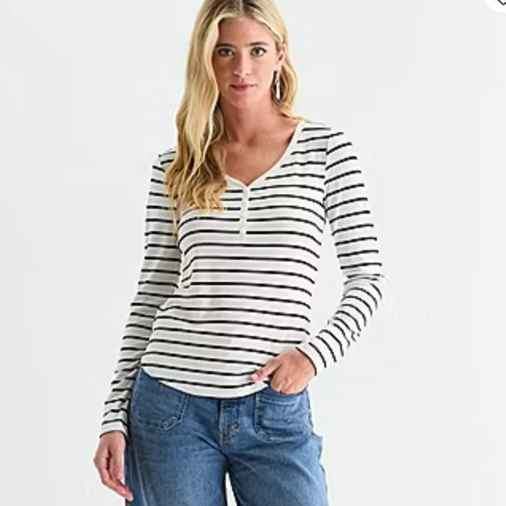 Women's Black and White Striped Top - Picture 1 of 2